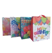 Dísztasak "Happy Birthday" (26*32*10cm) 4féle minta